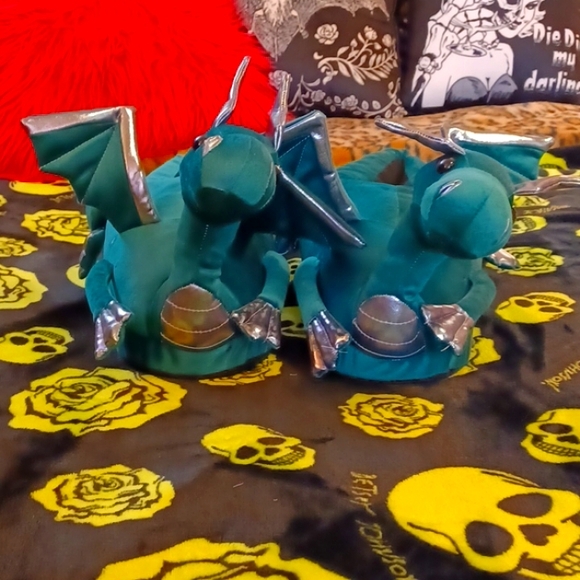 DOLLSKILL dragon m/L slippers green with silver wings - Picture 3 of 6
